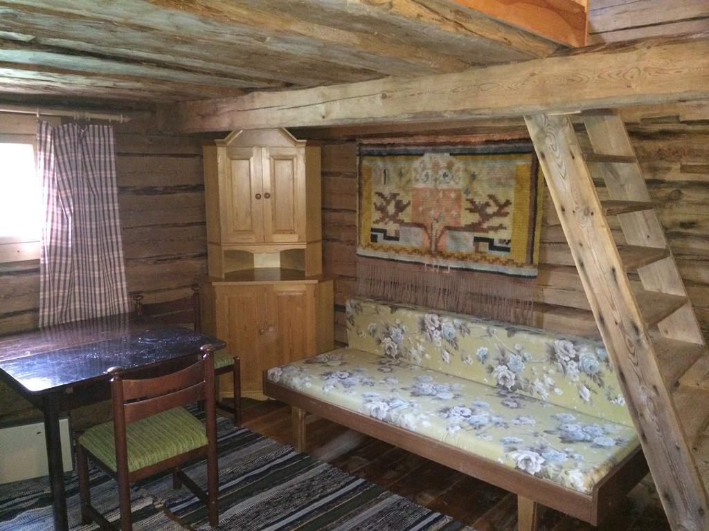 Hyvoelaen Talo Bed and Breakfast Ähtäri Rum bild