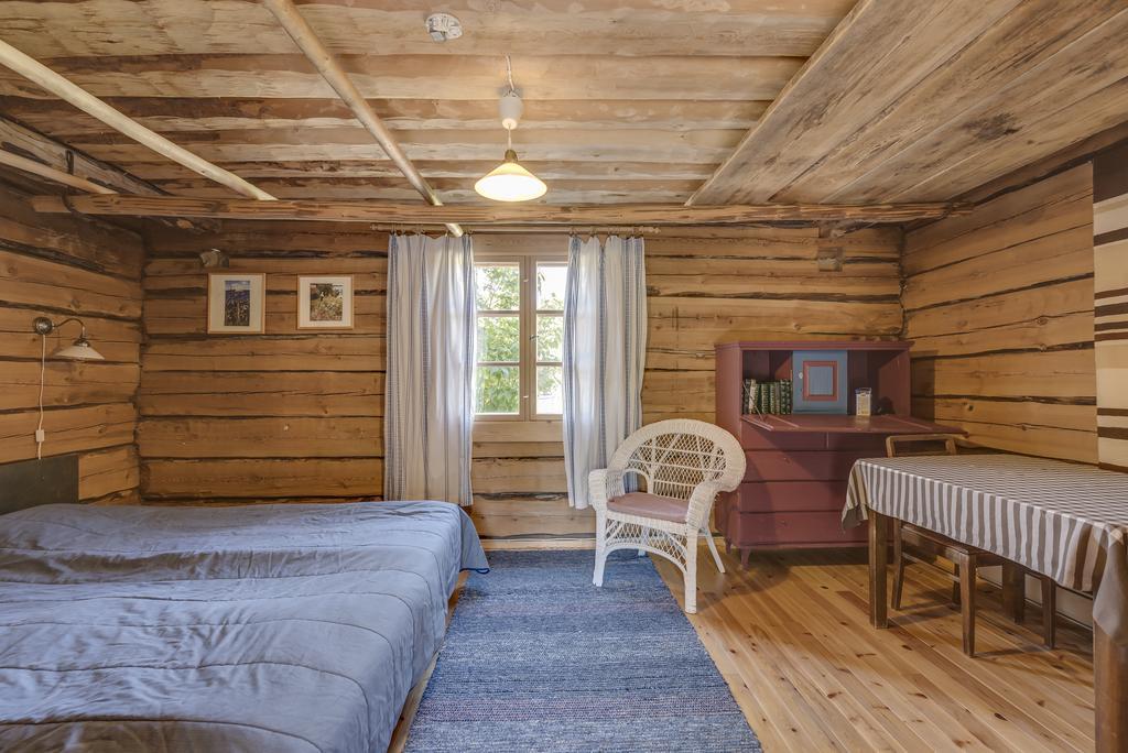 Hyvoelaen Talo Bed and Breakfast Ähtäri Rum bild